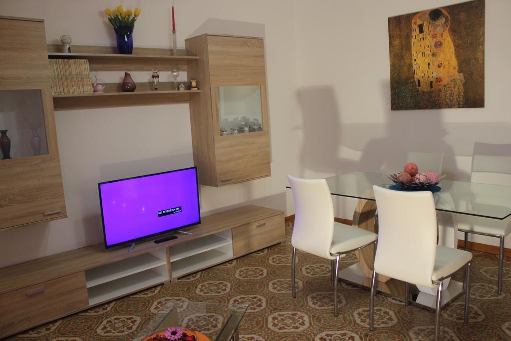 Ca' Vittoria Apartment เมสเตร ภายนอก รูปภาพ